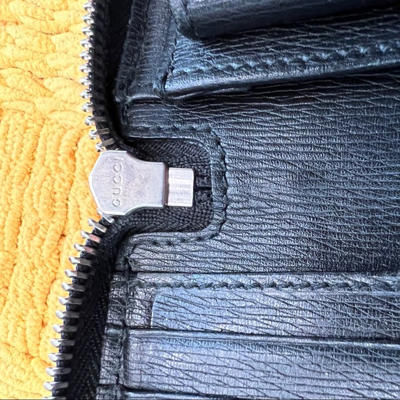 Authentic Black Gucci Slim Wallet - Picture 5 of 6